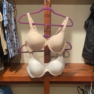 Bali’s Women’s Passion for Comfort Back Smoothing Bras 38C Lot of 2